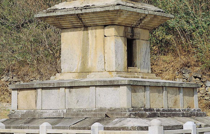 구미 죽장리 오층석탑 기단부