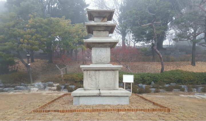 산청 범학리 삼층석탑 좌측면(2018.11.23)