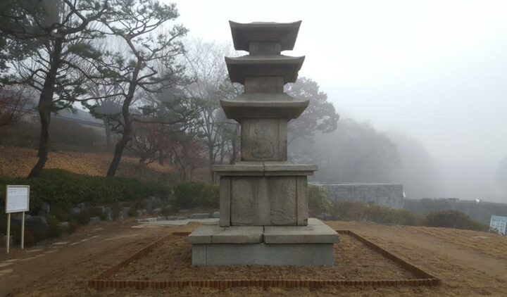 산청 범학리 삼층석탑 배면(2018.11.23)