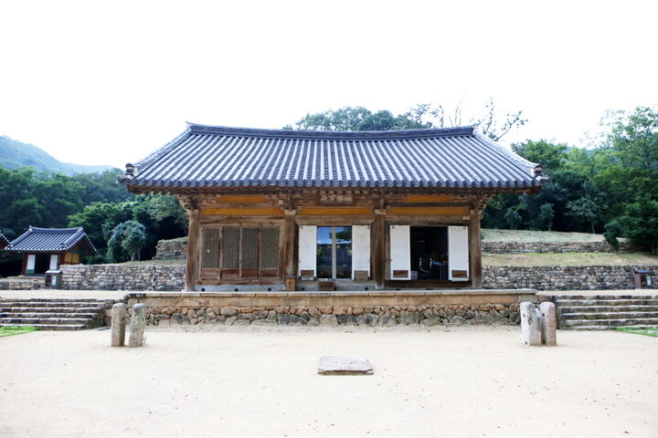 강진 무위사 극락전 아미타여래삼존벽화_극락보전 전경 (촬영년도 : 2015년)