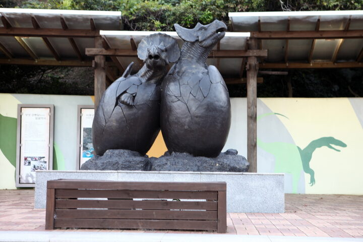 공룡알 화석산지 입구 조형물(2015년)