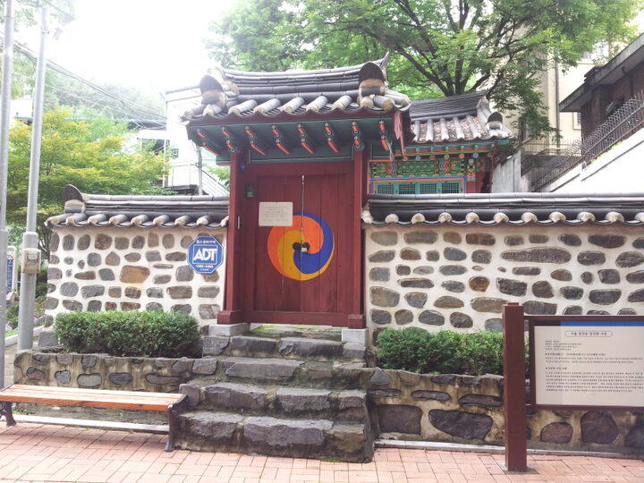 공민왕 사당 외부