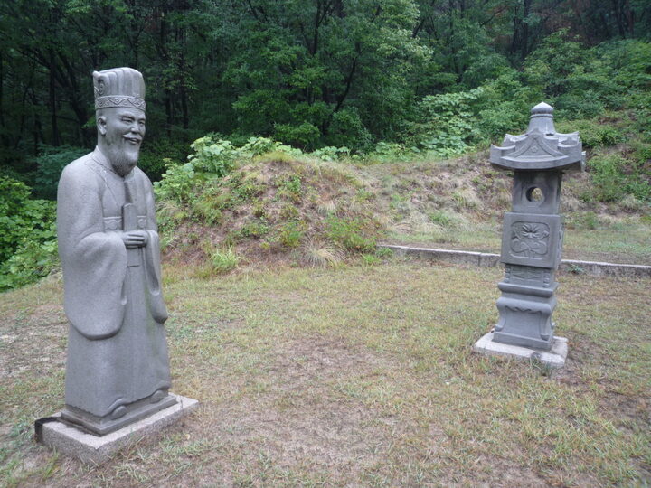 석인, 장명등
