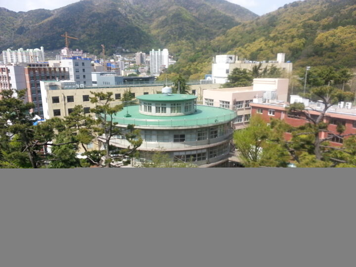 부산 경남고등학교 덕형관 원경