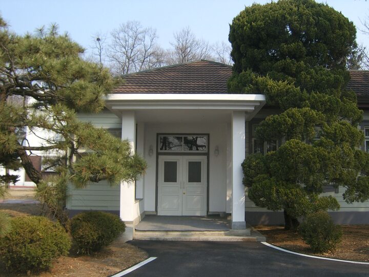 출입구 전경