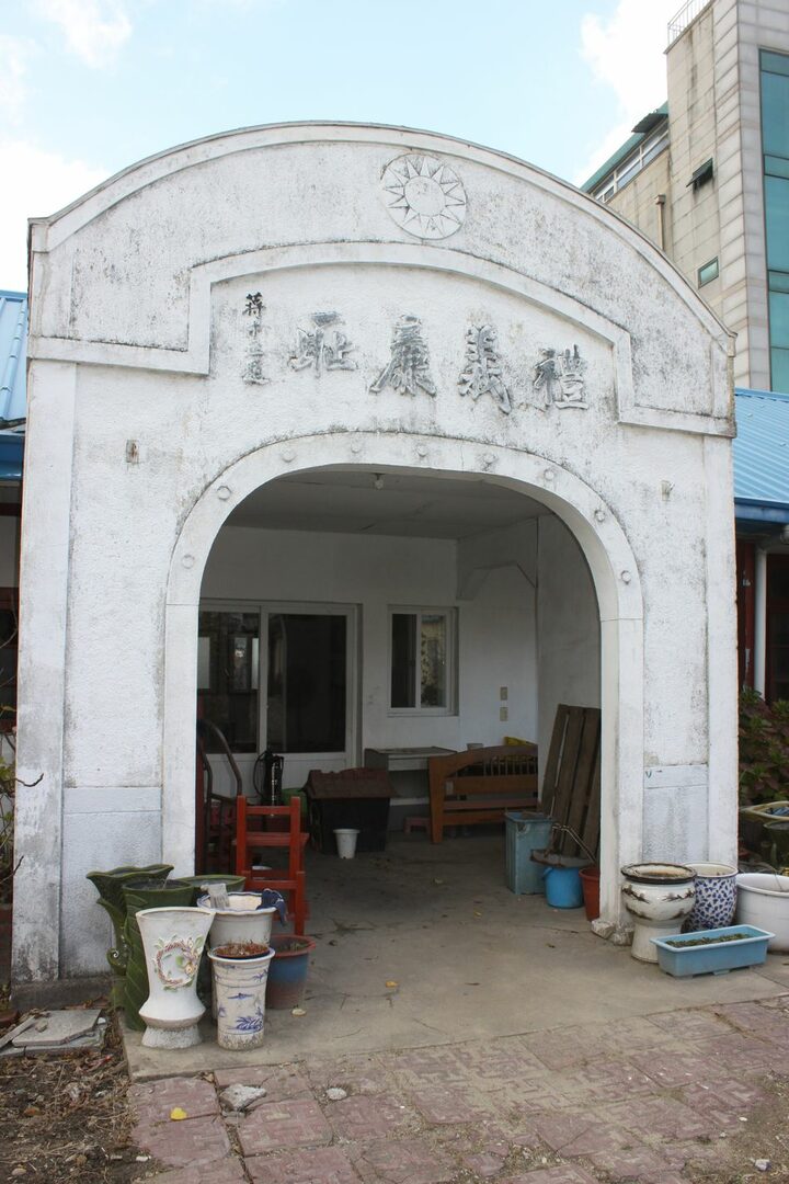 교사 출입구 상세