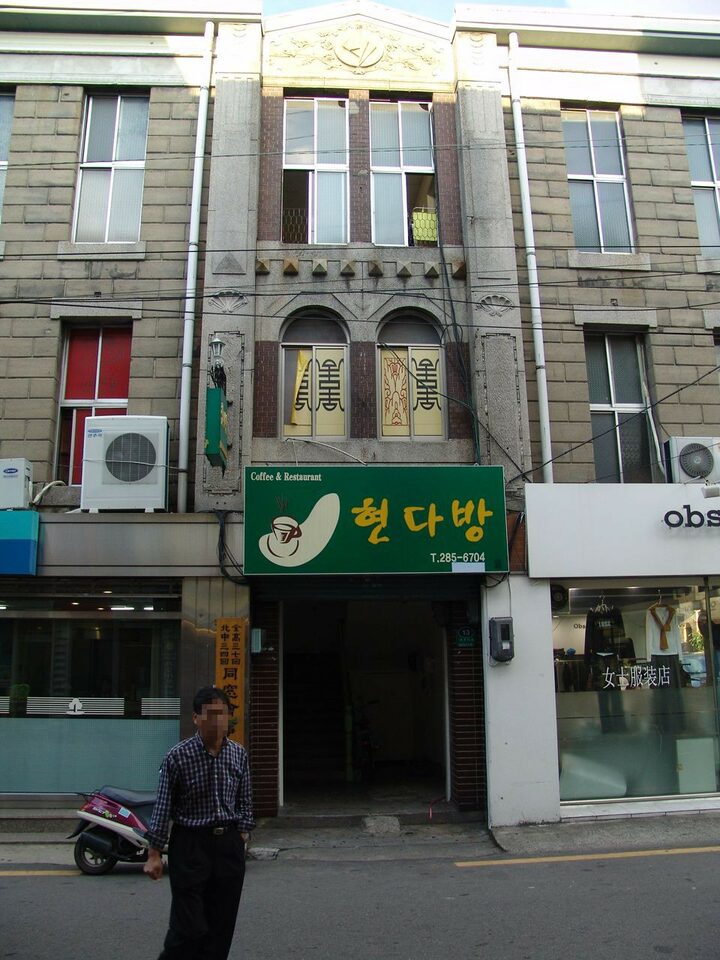 출입구 상세