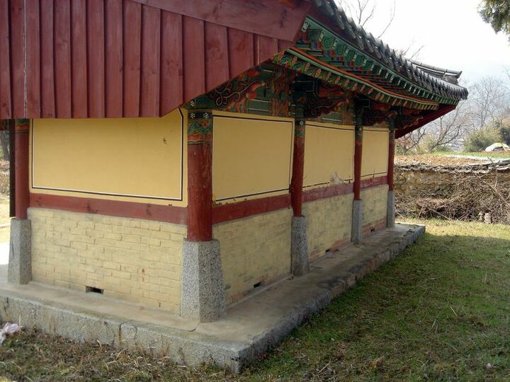 측배면