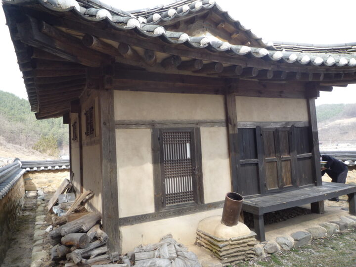 청송 소류정 좌측면과 배면