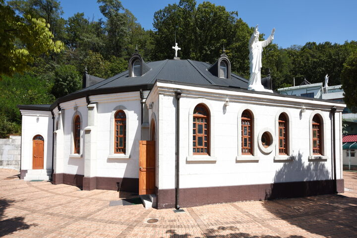 성당 좌측면 (촬영년도 : 2015년)