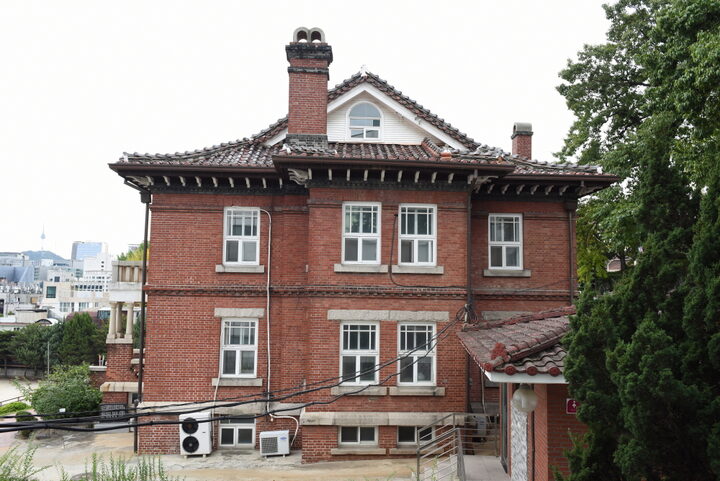 서울 배화여자고등학교 생활관_우측면 (촬영년도 : 2015년)