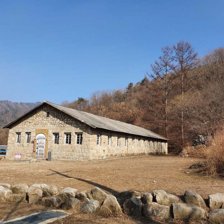 화천 인민군 사령부 막사