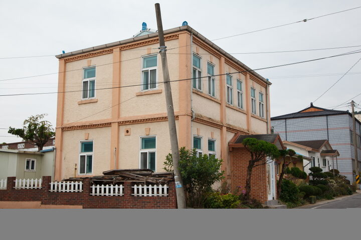 부여 구 홍산저포조합 본점_좌측면 (촬영년도 : 2015년)