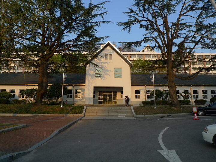 광주 조선대학교 부속중학교 구 교사: 전면