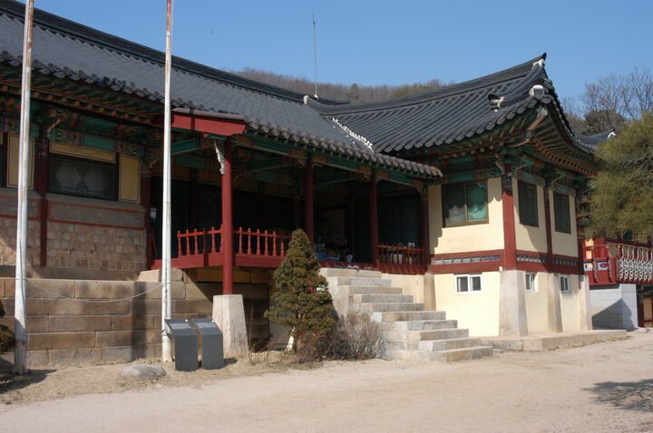 고양 흥국사 대방: 전면