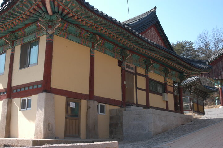 고양 흥국사 대방: 우측면