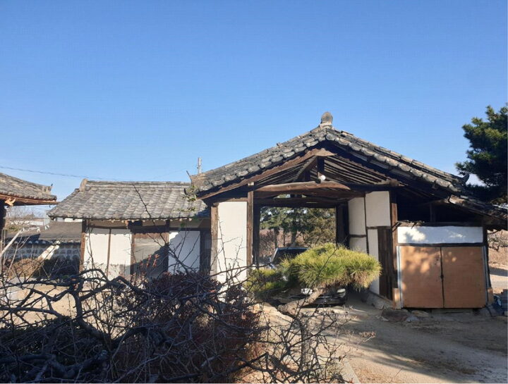대문채 전경