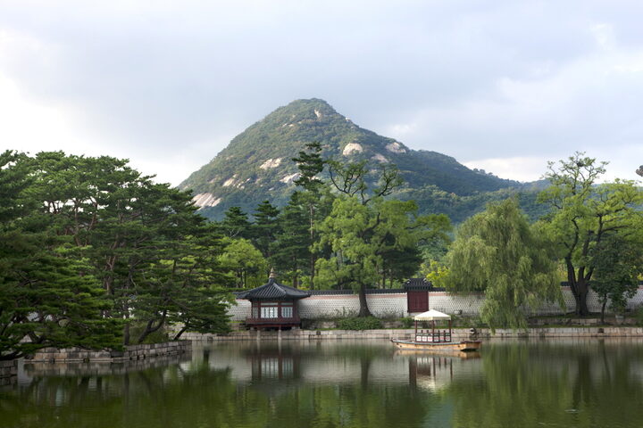 경회루에서 본 백악산 여름