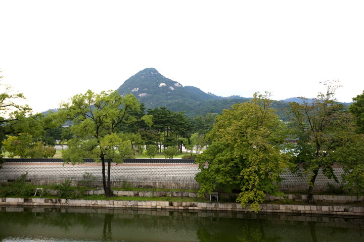 경회루 2층에서 본 백악산 여름