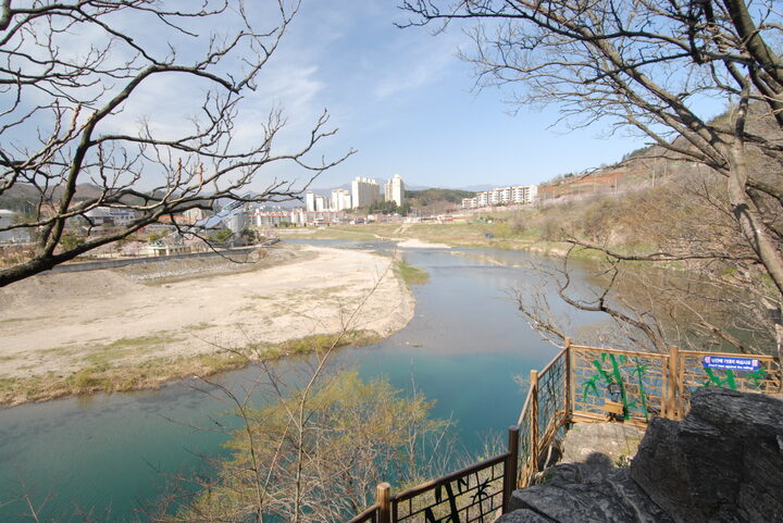 삼척 죽서루와 오십천(촬영:문화재청)