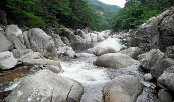 용연계곡의 암석하상과 소