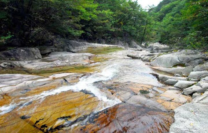 용연계곡의 암석하상과 소