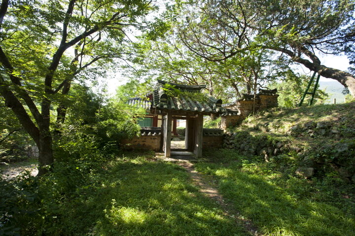 용계정 우측 입구