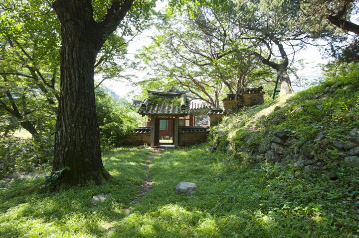 용계정 우측 입구