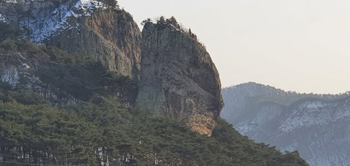 병바위 원경