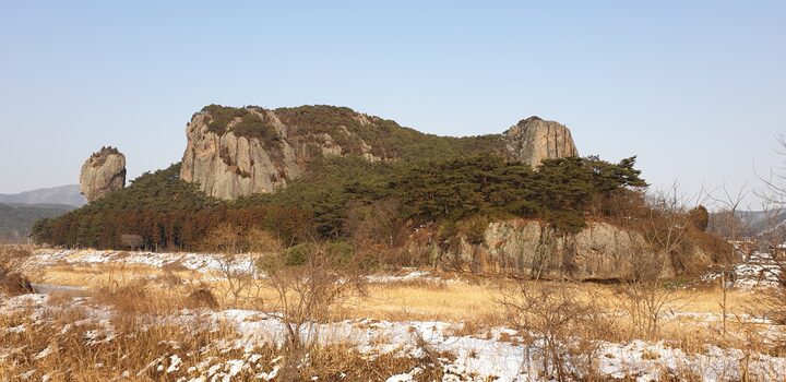 병바위 원경