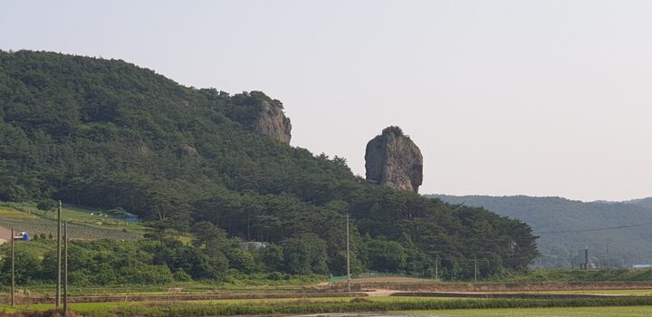 멀리서 본 병바위