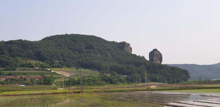 멀리서 본 병바위