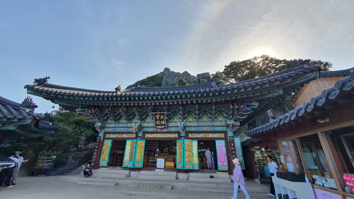향일암 대웅보전 전경