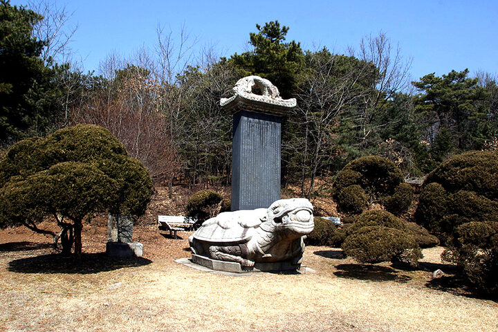 연령군신도비전경