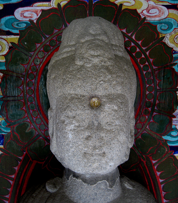 보살입상의 상호(얼굴)