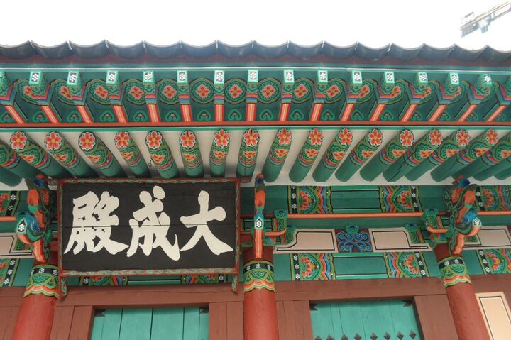 동래향교 대성전 처마