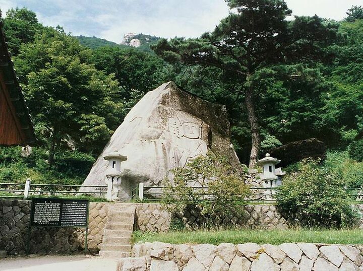동화사염불암마애여래좌상및보살좌상