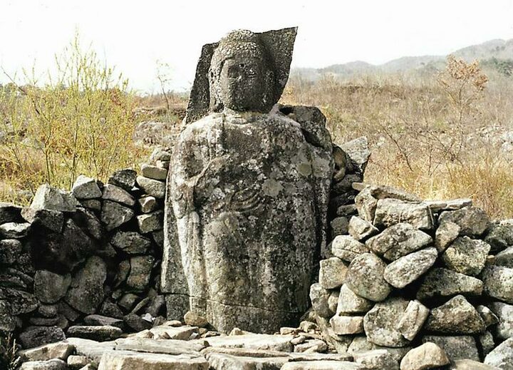 송정동석불입상