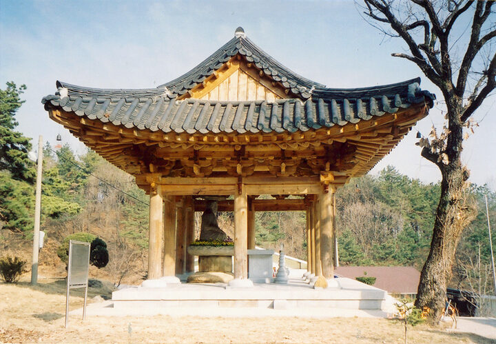 포초골미륵좌불(미륵전중건후)