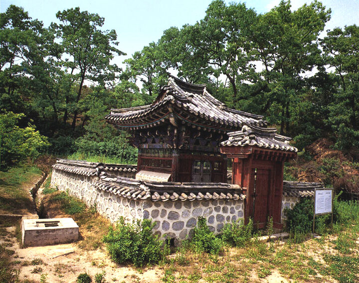 명성황후탄강구리비각