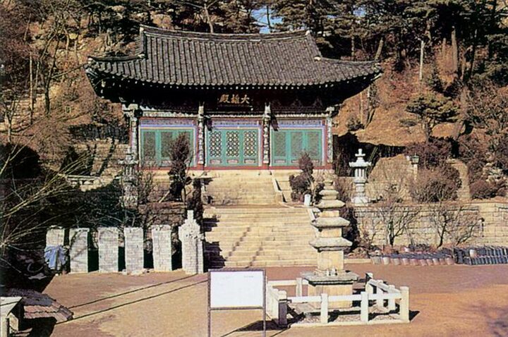 삼층석탑전경