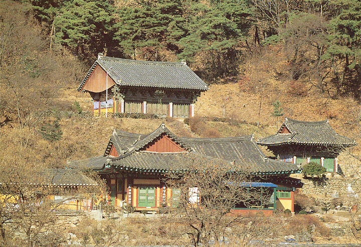 석남사대웅전전경