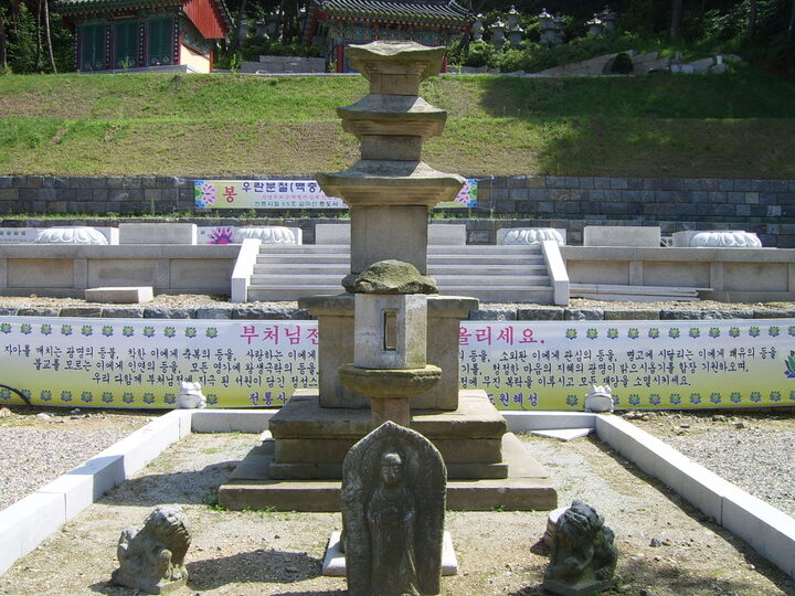 어비리삼층석탑전경(2010)
