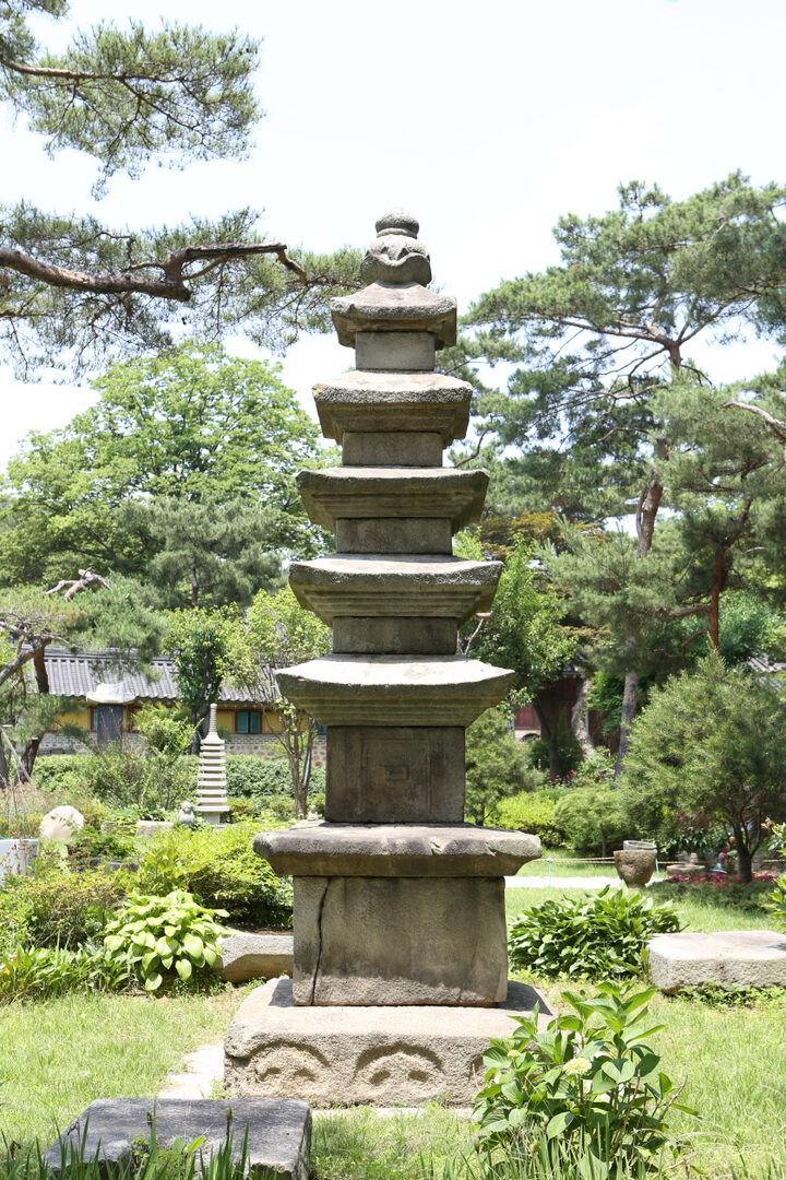 화성 용주사 오층석탑 근접사진
