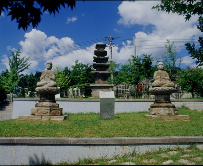 일산동 석불좌상