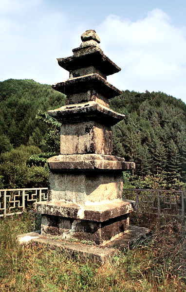 탑동삼층석탑