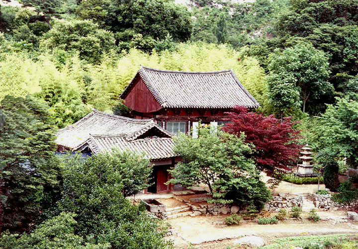 영동 영국사 대웅전(전경)