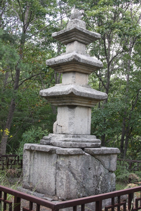 원정리삼층석탑 전경