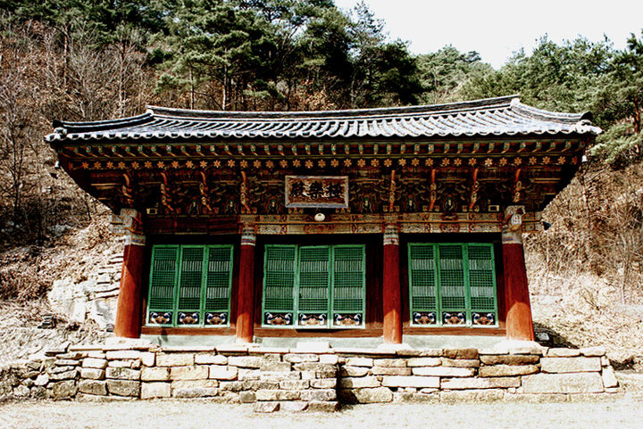 제천 신륵사 극락전