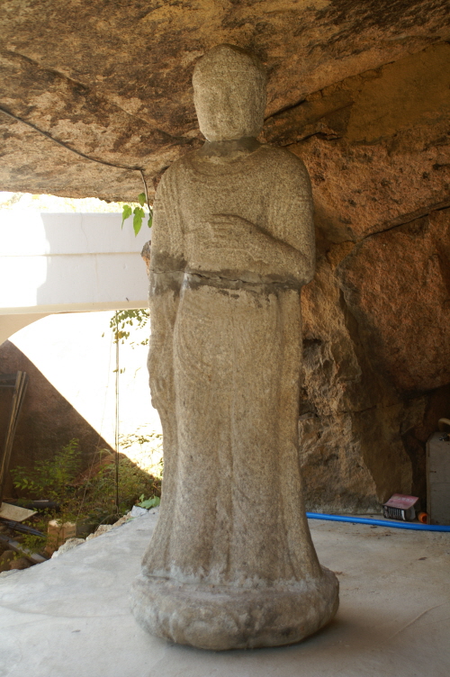 비마라사석조보살입상 전경